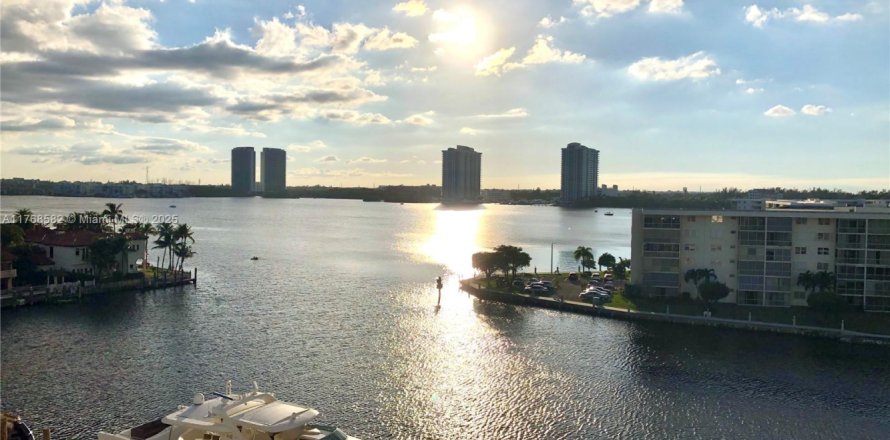 Condo à Aventura, Floride, 2 chambres № 1963498