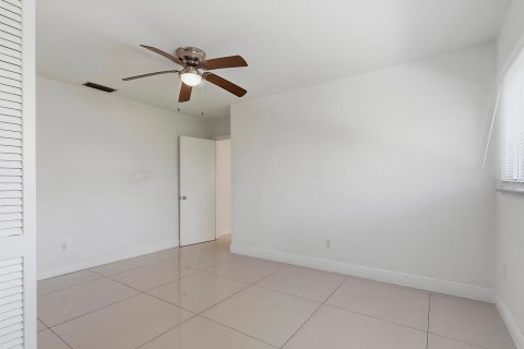 House in Lighthouse Point, Florida 3 bedrooms, 167.13 sq.m. № 2086368 - photo 22