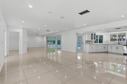 House in Lighthouse Point, Florida 3 bedrooms, 167.13 sq.m. № 2086368 - photo 9