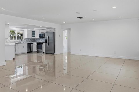 House in Lighthouse Point, Florida 3 bedrooms, 167.13 sq.m. № 2086368 - photo 26
