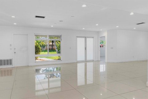 House in Lighthouse Point, Florida 3 bedrooms, 167.13 sq.m. № 2086368 - photo 25