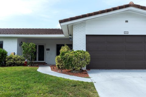 House in Lighthouse Point, Florida 3 bedrooms, 167.13 sq.m. № 2086368 - photo 6