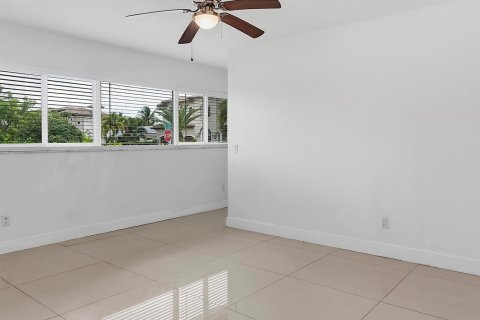 House in Lighthouse Point, Florida 3 bedrooms, 167.13 sq.m. № 2086368 - photo 27