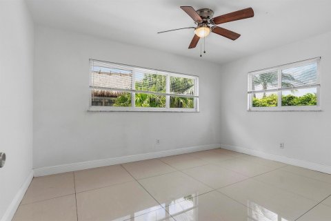 House in Lighthouse Point, Florida 3 bedrooms, 167.13 sq.m. № 2086368 - photo 15