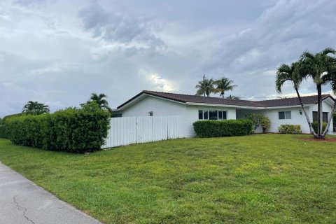 House in Lighthouse Point, Florida 3 bedrooms, 167.13 sq.m. № 2086368 - photo 5