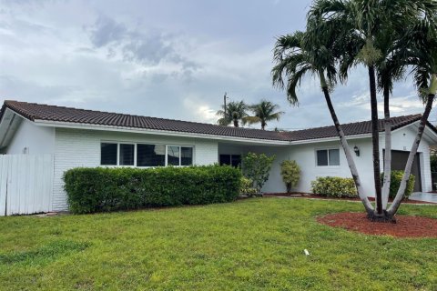House in Lighthouse Point, Florida 3 bedrooms, 167.13 sq.m. № 2086368 - photo 3