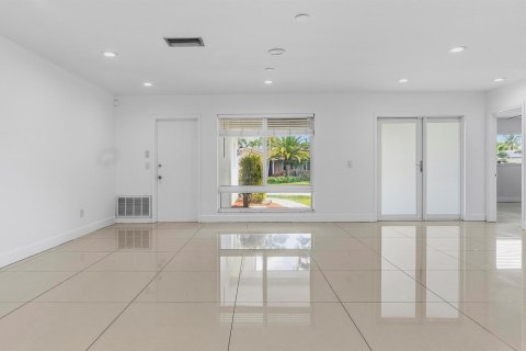 House in Lighthouse Point, Florida 3 bedrooms, 167.13 sq.m. № 2086368 - photo 12