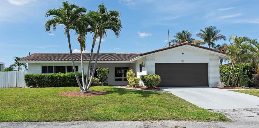 House in Lighthouse Point, Florida 3 bedrooms, 167.13 sq.m. № 2086368
