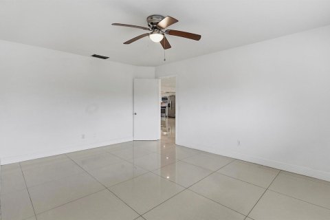House in Lighthouse Point, Florida 3 bedrooms, 167.13 sq.m. № 2086368 - photo 29