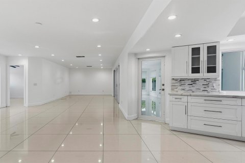 House in Lighthouse Point, Florida 3 bedrooms, 167.13 sq.m. № 2086368 - photo 23