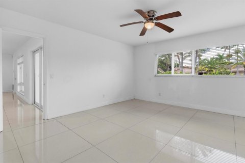 House in Lighthouse Point, Florida 3 bedrooms, 167.13 sq.m. № 2086368 - photo 28