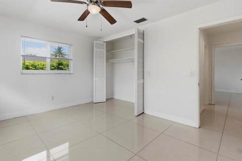 House in Lighthouse Point, Florida 3 bedrooms, 167.13 sq.m. № 2086368 - photo 16