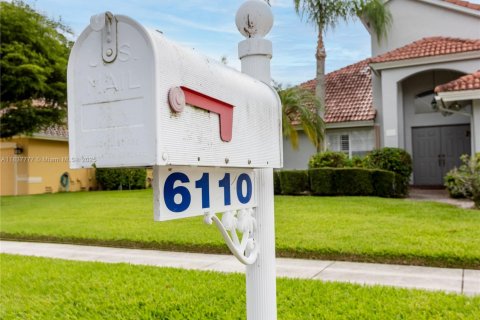 House in Boynton Beach, Florida 3 bedrooms, 181.07 sq.m. № 1823448 - photo 2