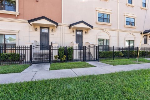 Touwnhouse à vendre à Tampa, Floride: 4 chambres, 205.31 m2 № 1919914 - photo 3