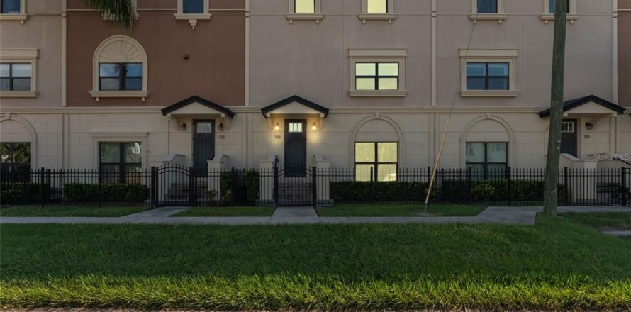 Touwnhouse à Tampa, Floride 4 chambres, 205.31 m2 № 1919914