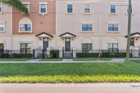 Touwnhouse à vendre à Tampa, Floride: 4 chambres, 205.31 m2 № 1919914 - photo 2