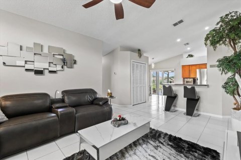 Casa en venta en Land O' Lakes, Florida, 4 dormitorios, 193.24 m2 № 1760341 - foto 24