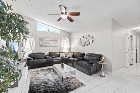 Casa en venta en Land O' Lakes, Florida, 4 dormitorios, 193.24 m2 № 1760341 - foto 21