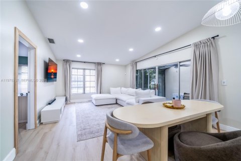 House in Miramar, Florida 2 bedrooms, 84.73 sq.m. № 2044497 - photo 6