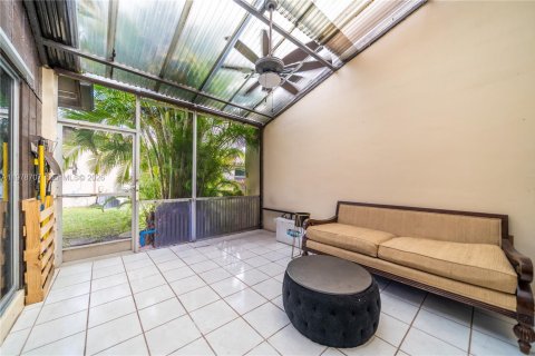 House in Miramar, Florida 2 bedrooms, 84.73 sq.m. № 2044497 - photo 26