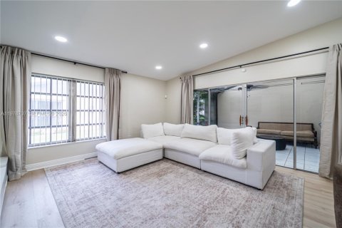 House in Miramar, Florida 2 bedrooms, 84.73 sq.m. № 2044497 - photo 4