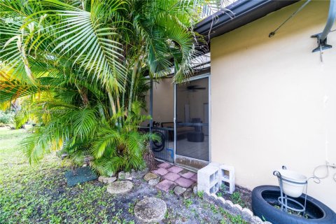 House in Miramar, Florida 2 bedrooms, 84.73 sq.m. № 2044497 - photo 30