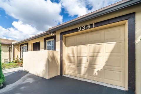 House in Miramar, Florida 2 bedrooms, 84.73 sq.m. № 2044497 - photo 3