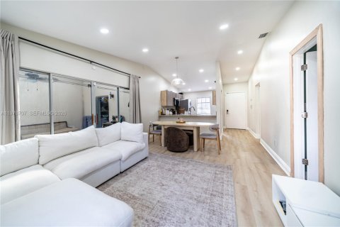 House in Miramar, Florida 2 bedrooms, 84.73 sq.m. № 2044497 - photo 5