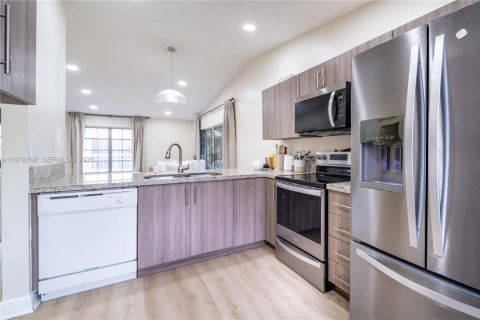 House in Miramar, Florida 2 bedrooms, 84.73 sq.m. № 2044497 - photo 13