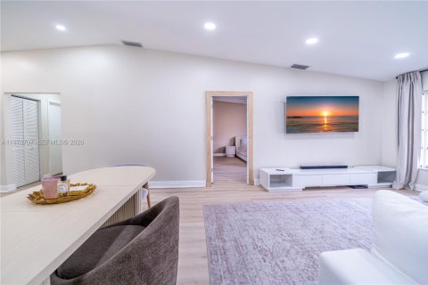 House in Miramar, Florida 2 bedrooms, 84.73 sq.m. № 2044497 - photo 9