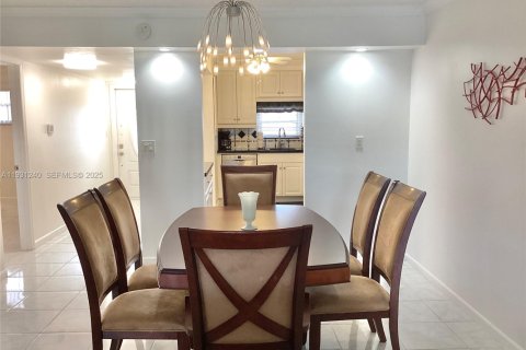 Снять в аренду кондоминиум в Пемброк-Пайнс, Флорида 2 спальни, 108.7м2, № 1989804 - фото 8