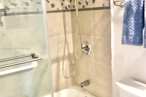 Снять в аренду кондоминиум в Пемброк-Пайнс, Флорида 2 спальни, 108.7м2, № 1989804 - фото 15