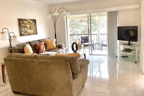 Снять в аренду кондоминиум в Пемброк-Пайнс, Флорида 2 спальни, 108.7м2, № 1989804 - фото 11