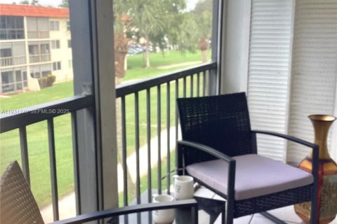 Снять в аренду кондоминиум в Пемброк-Пайнс, Флорида 2 спальни, 108.7м2, № 1989804 - фото 25