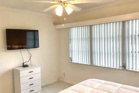 Снять в аренду кондоминиум в Пемброк-Пайнс, Флорида 2 спальни, 108.7м2, № 1989804 - фото 17