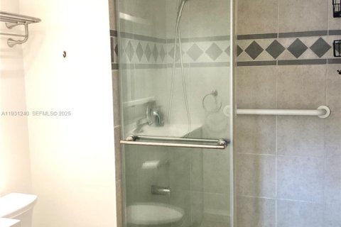 Снять в аренду кондоминиум в Пемброк-Пайнс, Флорида 2 спальни, 108.7м2, № 1989804 - фото 18