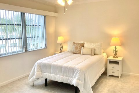 Снять в аренду кондоминиум в Пемброк-Пайнс, Флорида 2 спальни, 108.7м2, № 1989804 - фото 16