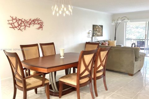 Снять в аренду кондоминиум в Пемброк-Пайнс, Флорида 2 спальни, 108.7м2, № 1989804 - фото 10