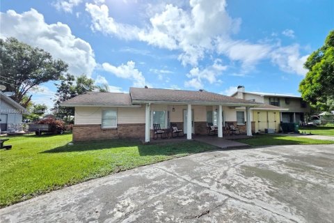 Casa en venta en Okeechobee, Florida, 3 dormitorios, 183.57 m2 № 1878707 - foto 4