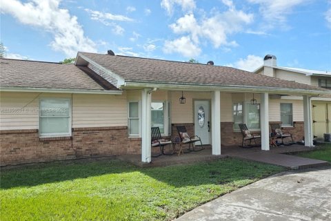 Casa en venta en Okeechobee, Florida, 3 dormitorios, 183.57 m2 № 1878707 - foto 2