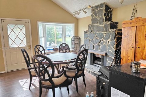 Casa en venta en Okeechobee, Florida, 3 dormitorios, 183.57 m2 № 1878707 - foto 9