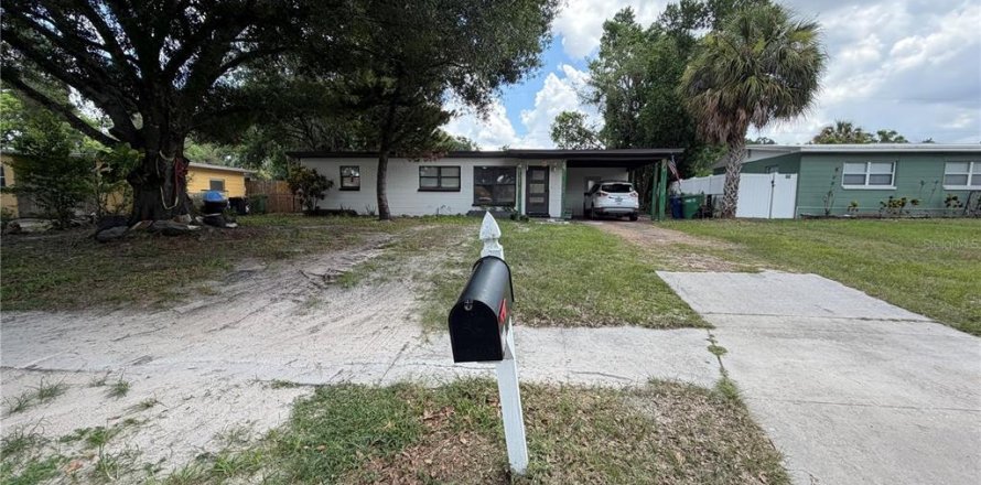 House in Tampa, Florida 3 bedrooms, 90.58 sq.m. № 2217076