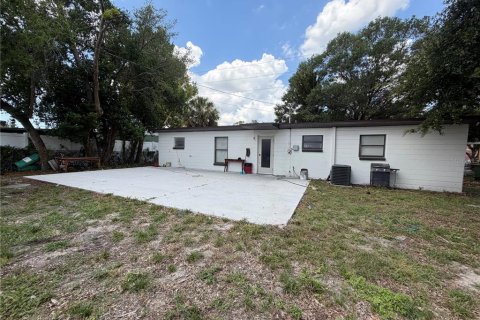 House in Tampa, Florida 3 bedrooms, 90.58 sq.m. № 2217076 - photo 16