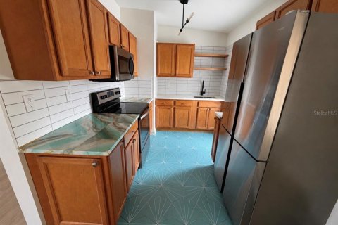 House in Tampa, Florida 3 bedrooms, 90.58 sq.m. № 2217076 - photo 6