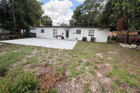 House in Tampa, Florida 3 bedrooms, 90.58 sq.m. № 2217076 - photo 14