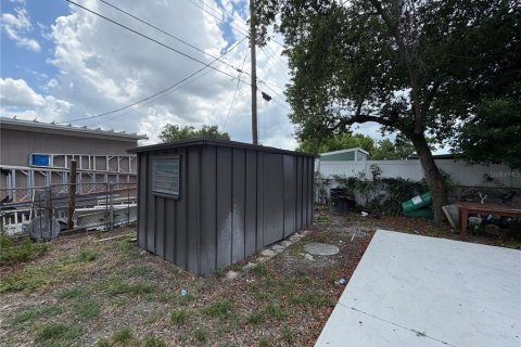 House in Tampa, Florida 3 bedrooms, 90.58 sq.m. № 2217076 - photo 15