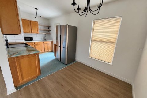House in Tampa, Florida 3 bedrooms, 90.58 sq.m. № 2217076 - photo 5