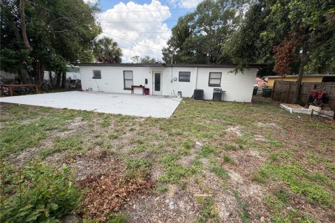 House in Tampa, Florida 3 bedrooms, 90.58 sq.m. № 2217076 - photo 19
