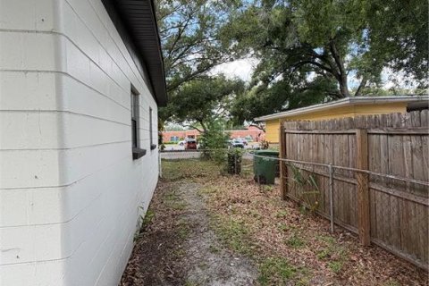 House in Tampa, Florida 3 bedrooms, 90.58 sq.m. № 2217076 - photo 13