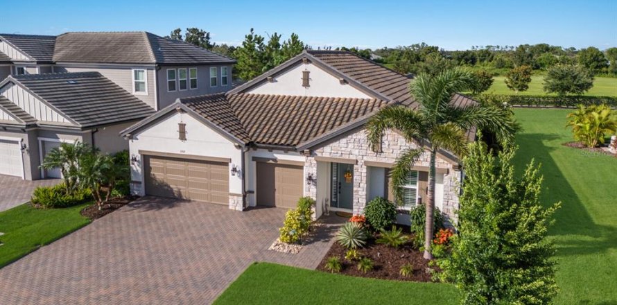 House in Bradenton, Florida 3 bedrooms, 213.58 sq.m. № 1855518